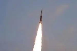 उत्तर कोरिया ने 350 किलोमीटर तक उड़ान भरने वाली 3 मिसाइलें दागी, समुद्र में गिरी